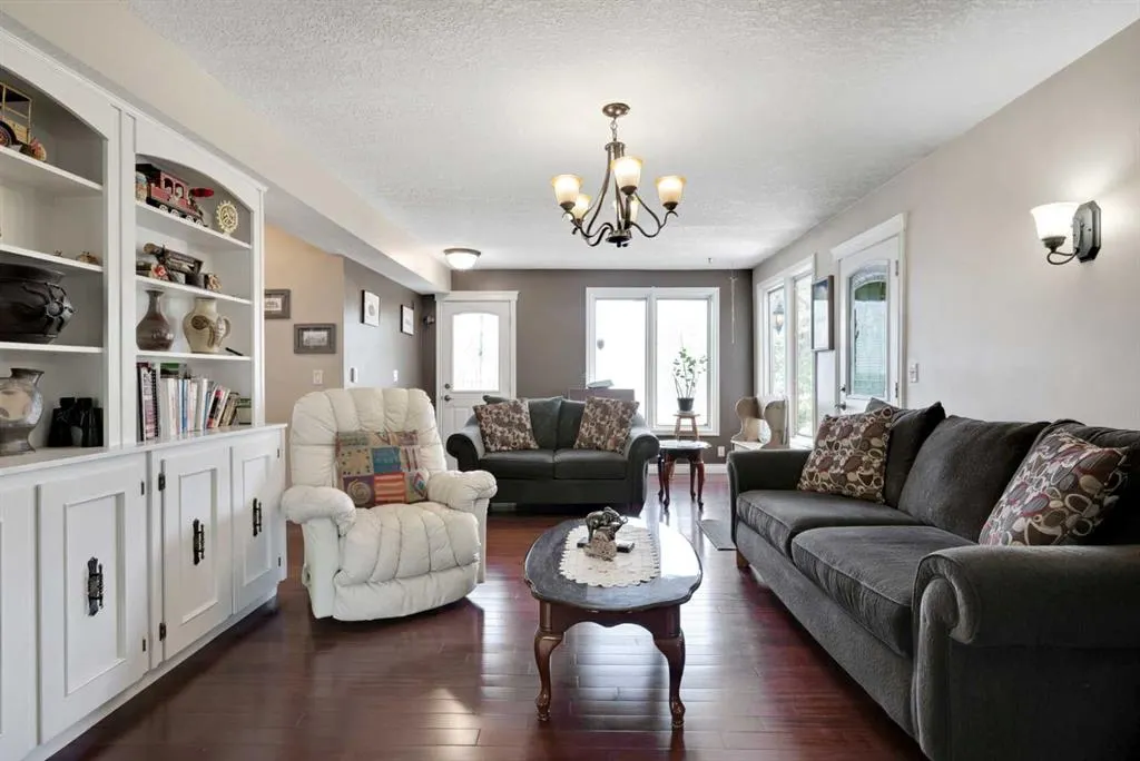 56053 Ridgeview Drive E