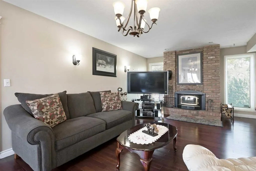 56053 Ridgeview Drive E