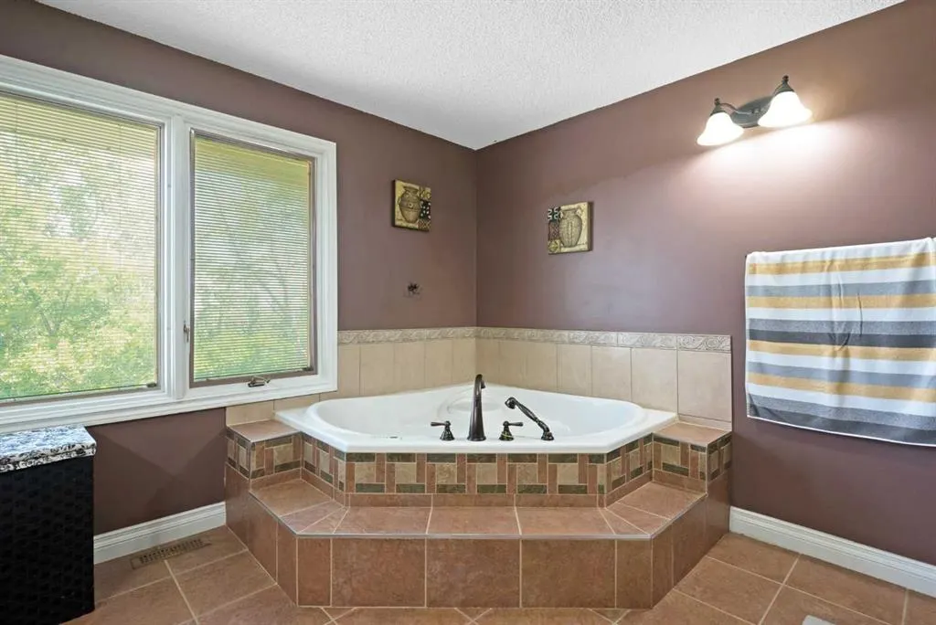 56053 Ridgeview Drive E