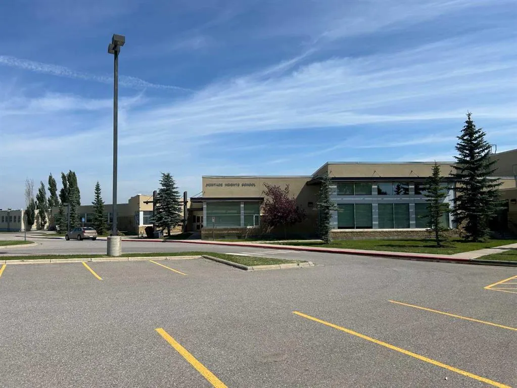 56053 Ridgeview Drive E