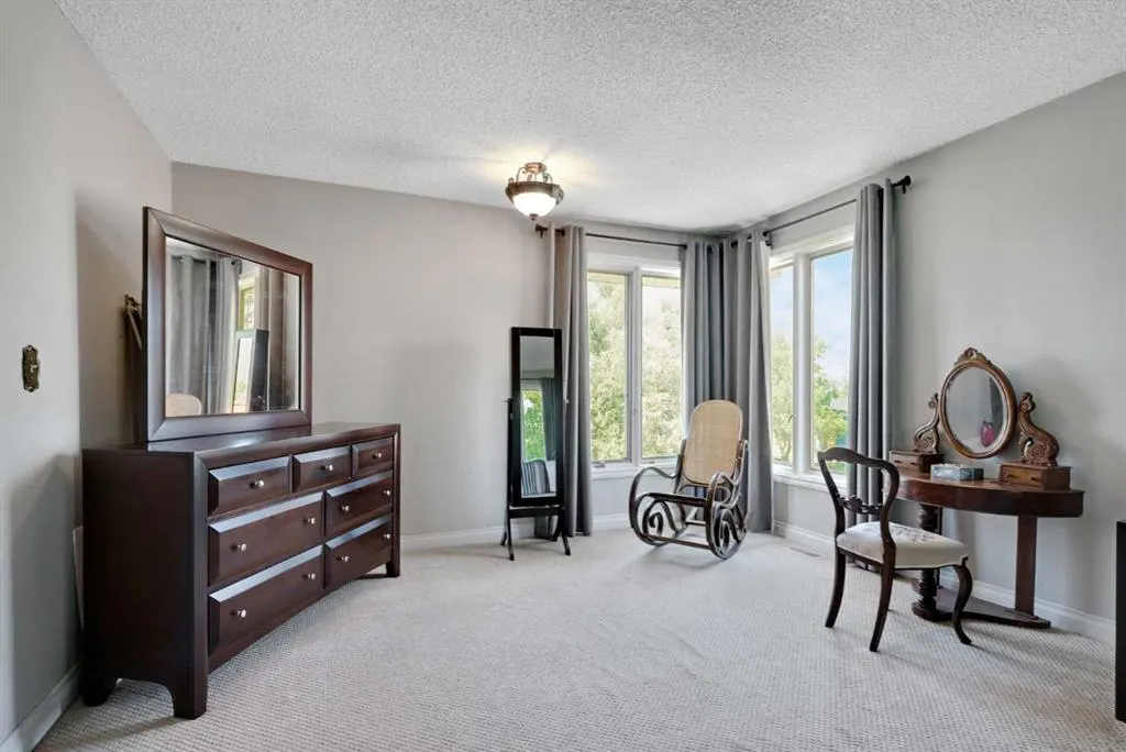 56053 Ridgeview Drive E