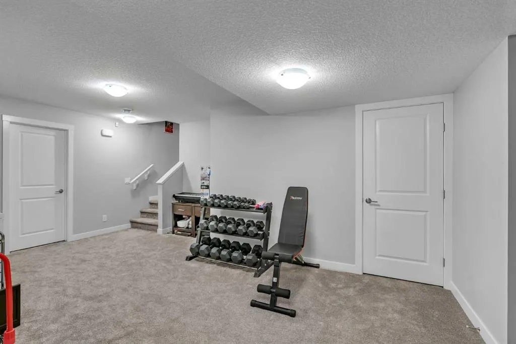 27 Cranbrook Court SE