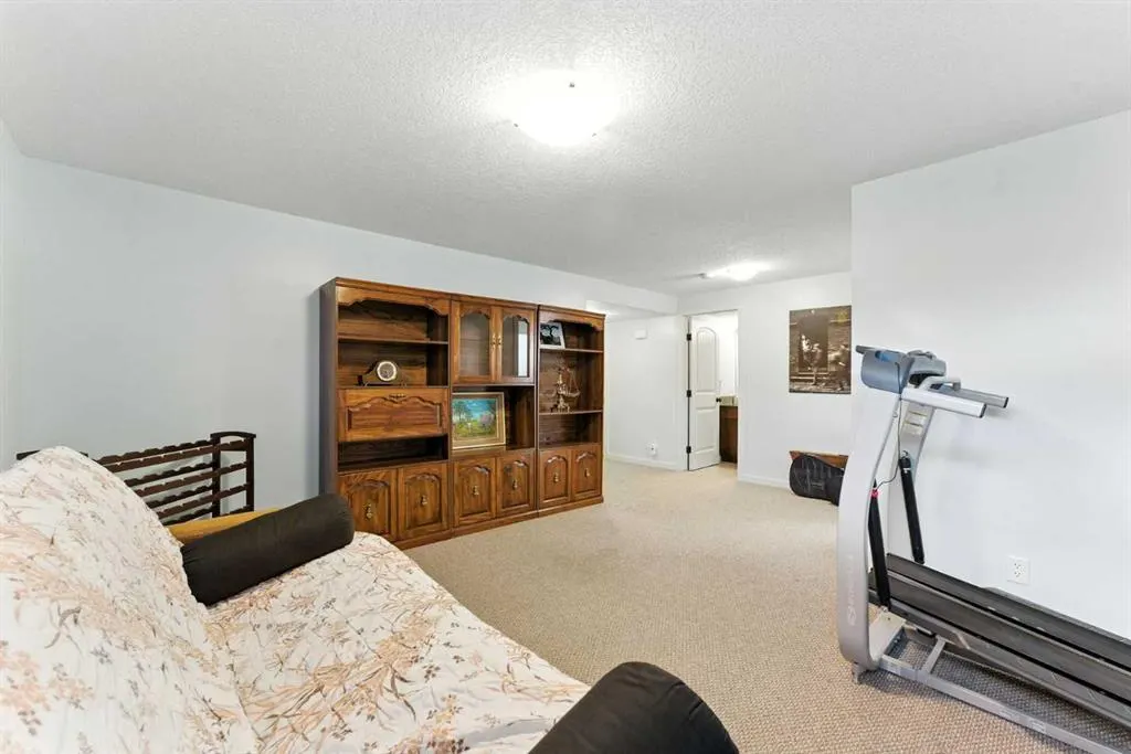 5 Bridlecrest Court SW