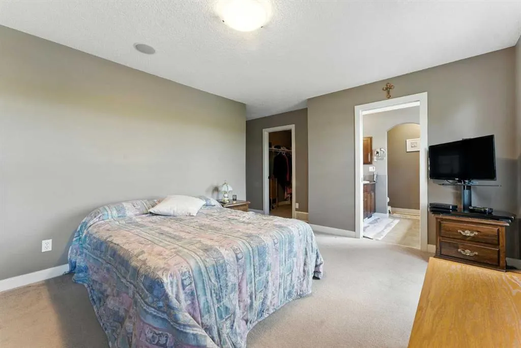 5 Bridlecrest Court SW