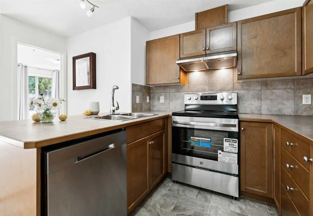 92 Crystal Shores Road, #3102