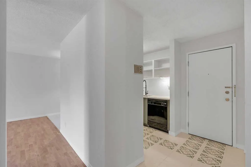 1915 26 Street SW, #206