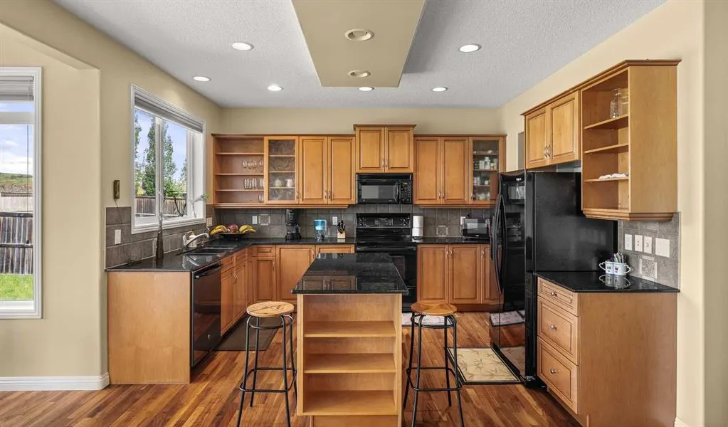 160 Royal Oak Heights NW