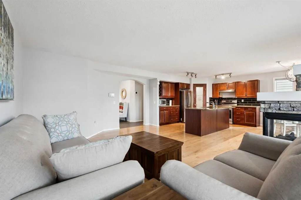 133 Somerglen Way SW
