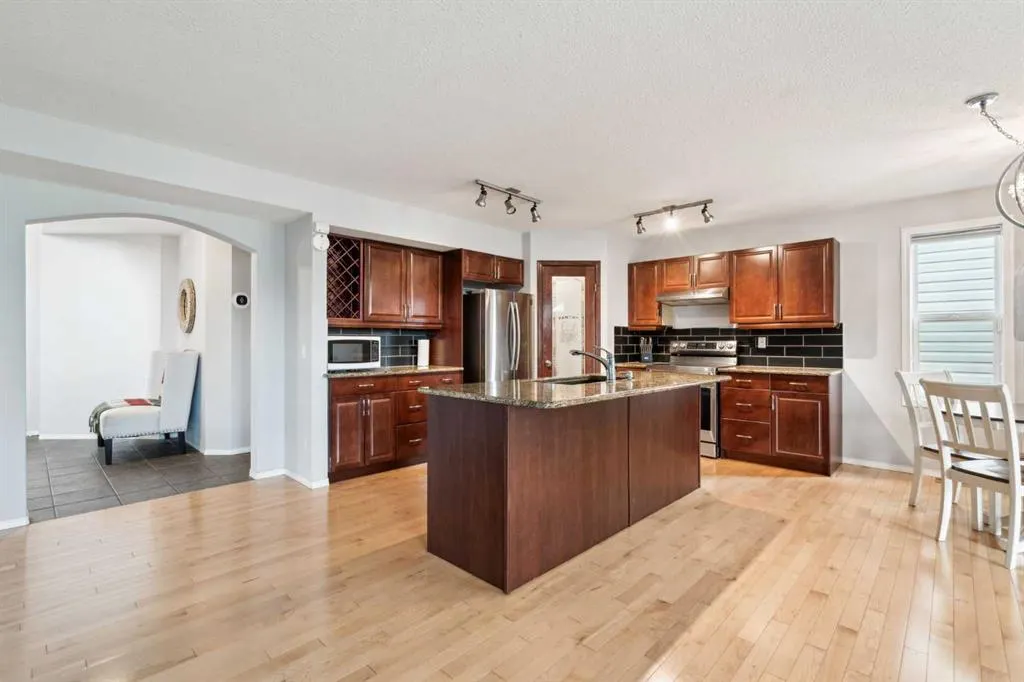 133 Somerglen Way SW