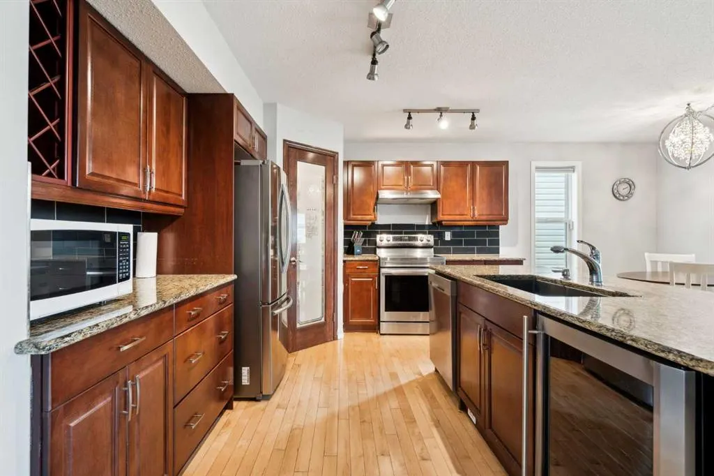 133 Somerglen Way SW