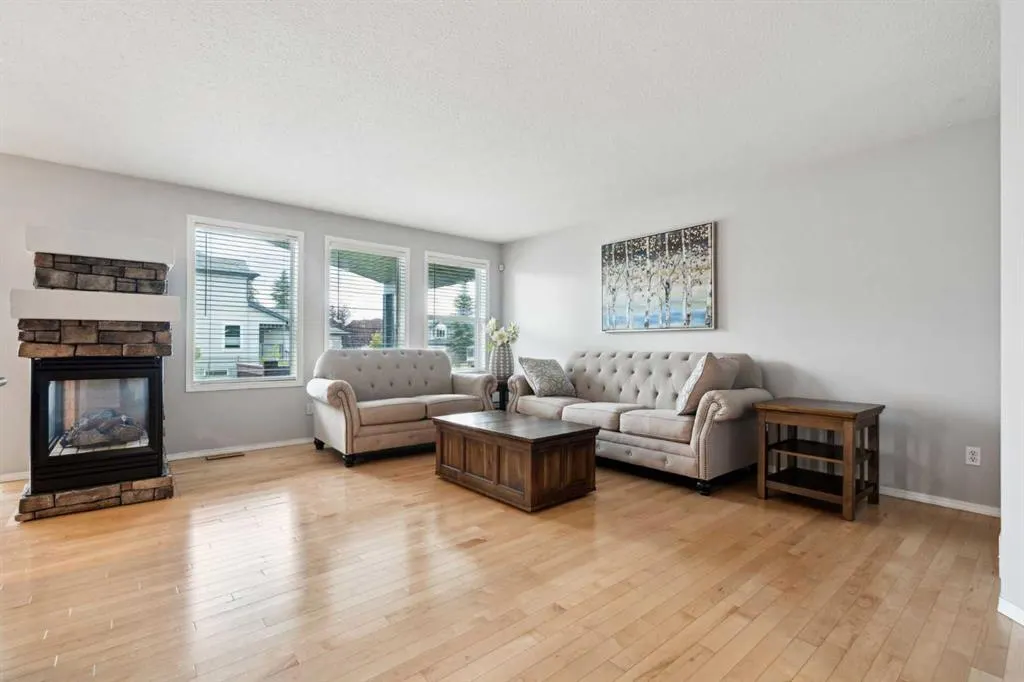 133 Somerglen Way SW