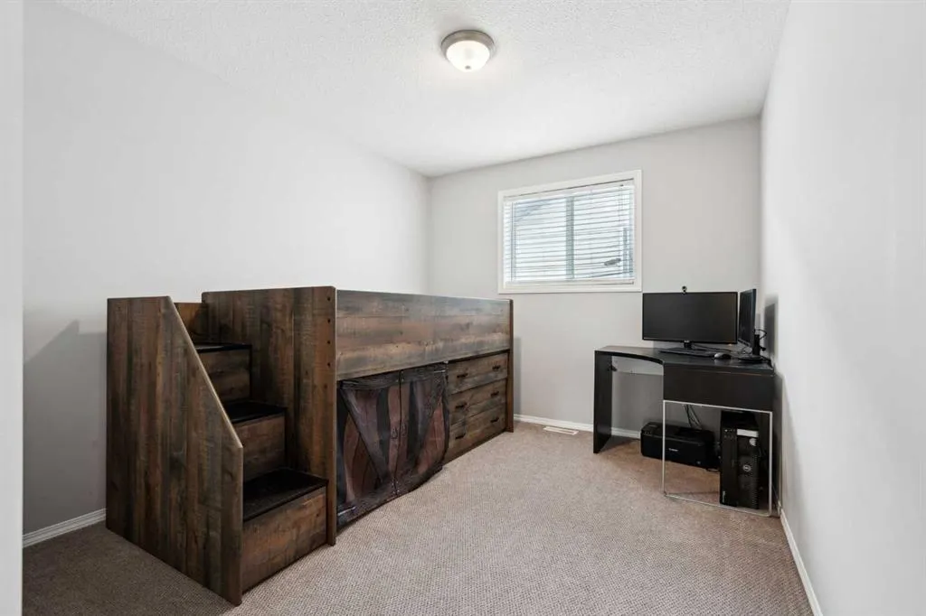 133 Somerglen Way SW