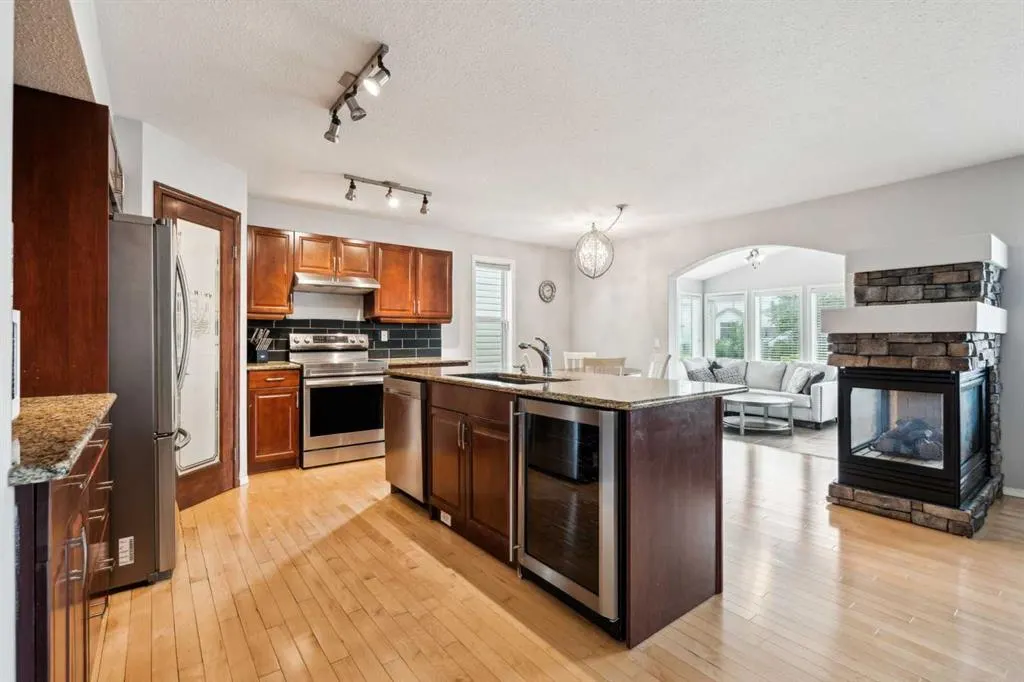 133 Somerglen Way SW