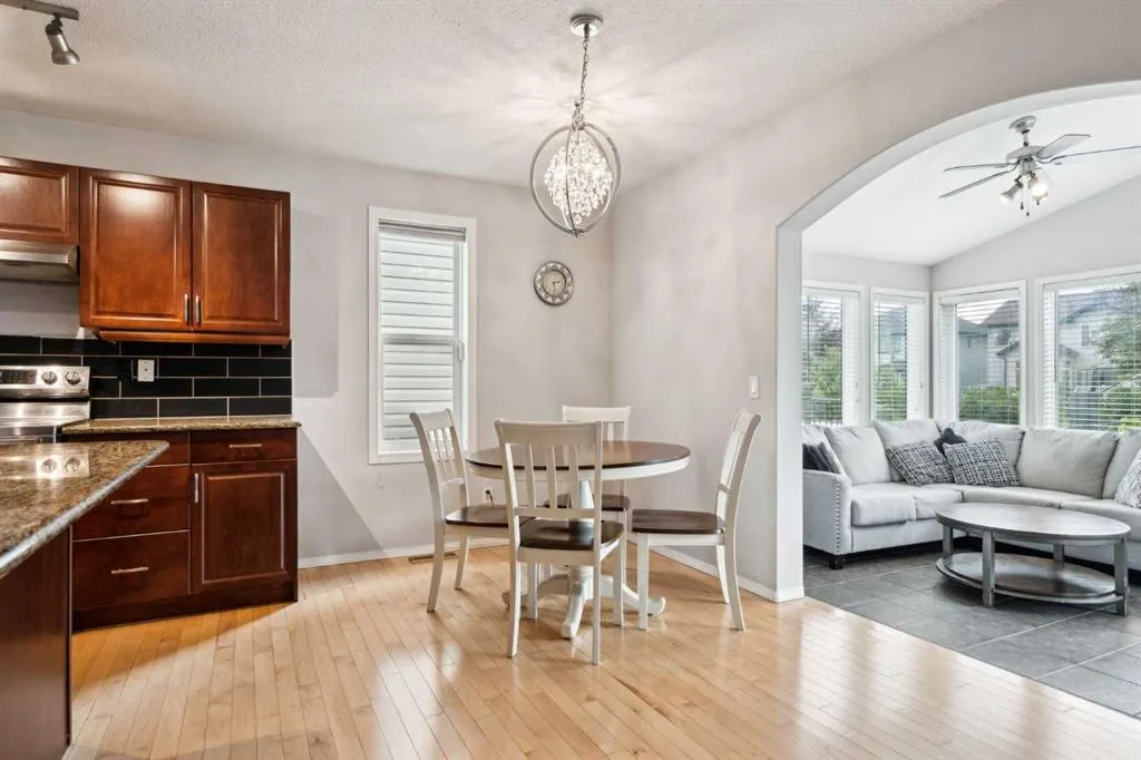133 Somerglen Way SW
