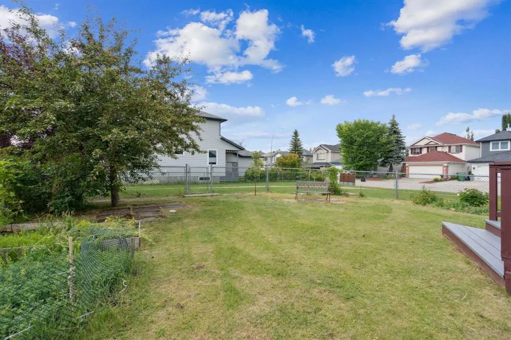 133 Somerglen Way SW