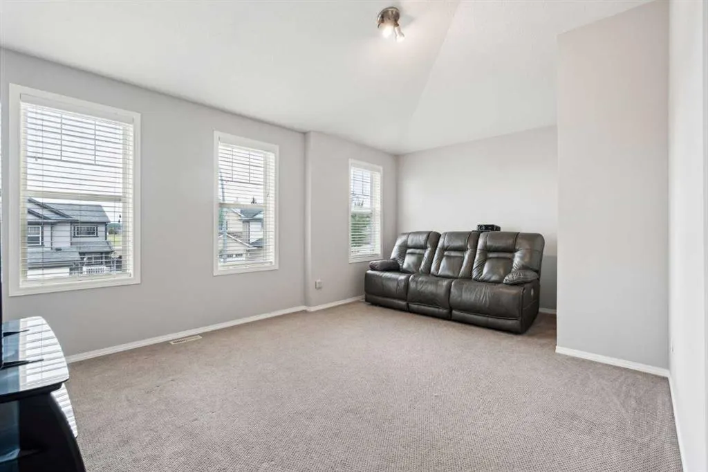 133 Somerglen Way SW