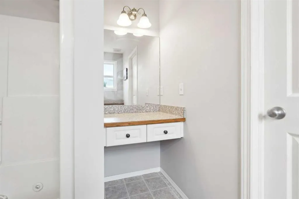 133 Somerglen Way SW
