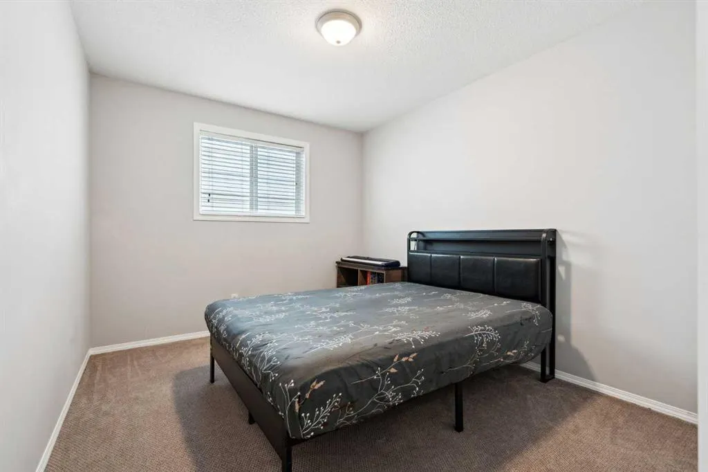 133 Somerglen Way SW