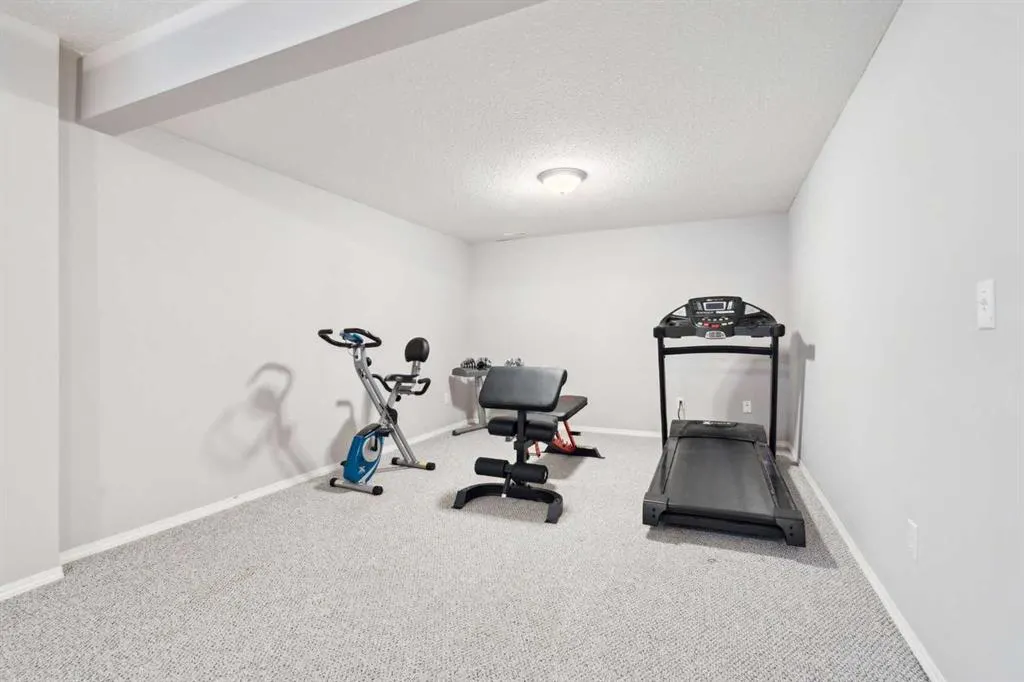 133 Somerglen Way SW