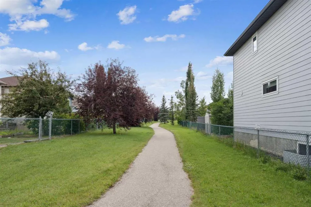 133 Somerglen Way SW