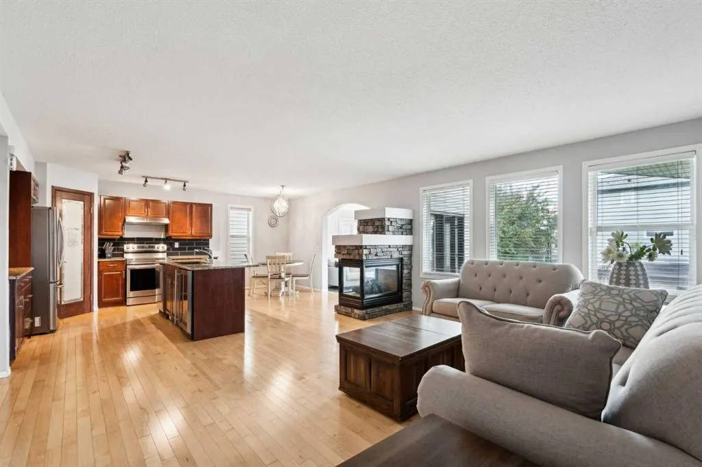 133 Somerglen Way SW