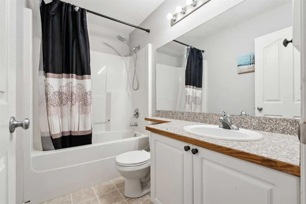 133 Somerglen Way SW