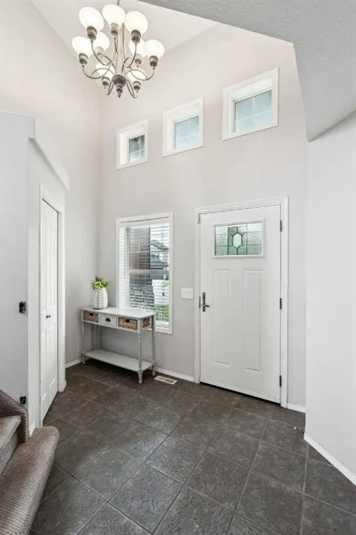 133 Somerglen Way SW