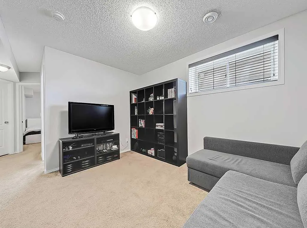 92 Cranford Crescent SE