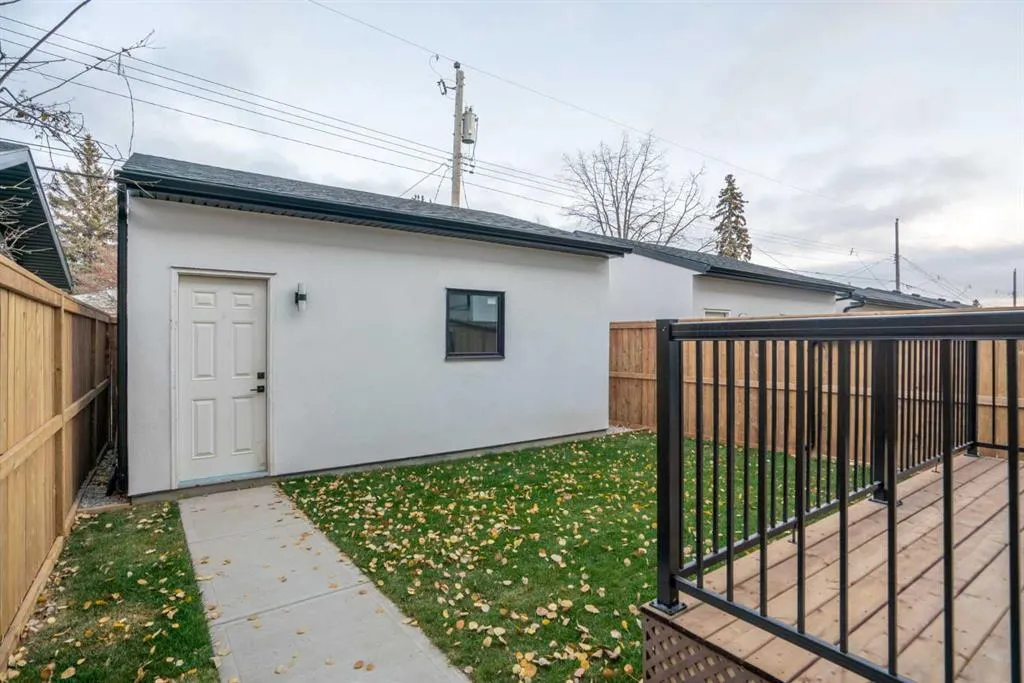 2414 35 Street SW