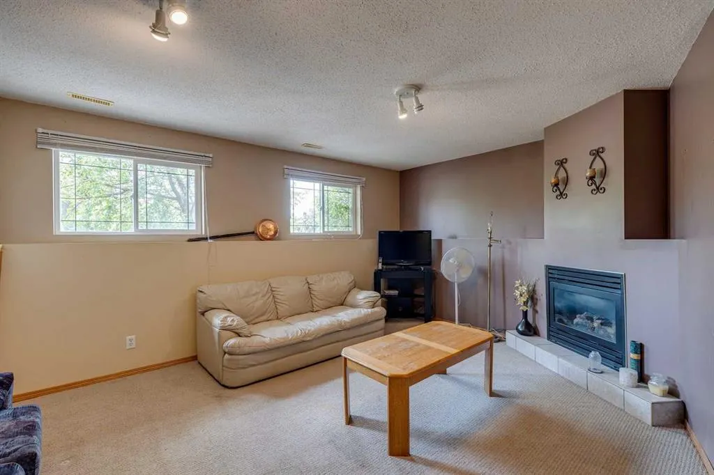 1656 Strathcona Gate