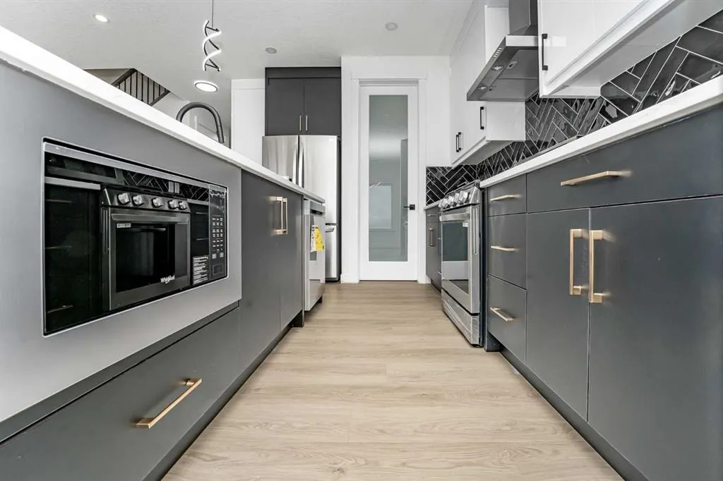 182 Lakewood Crescent