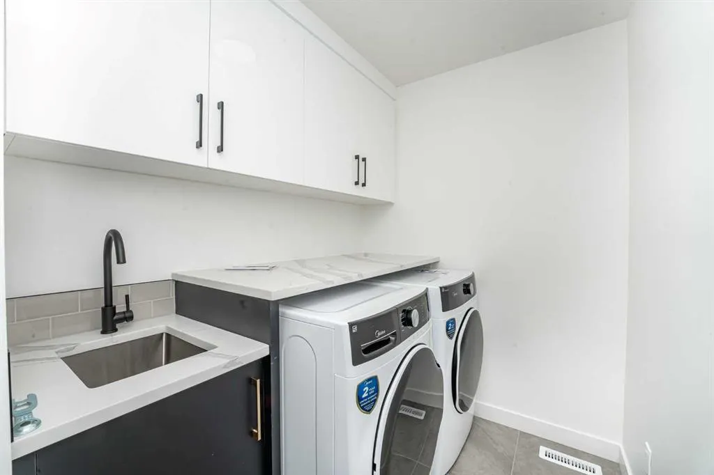 182 Lakewood Crescent