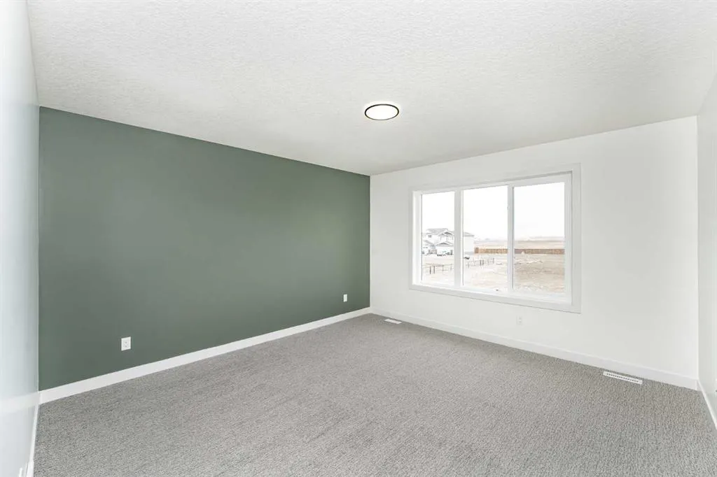 182 Lakewood Crescent