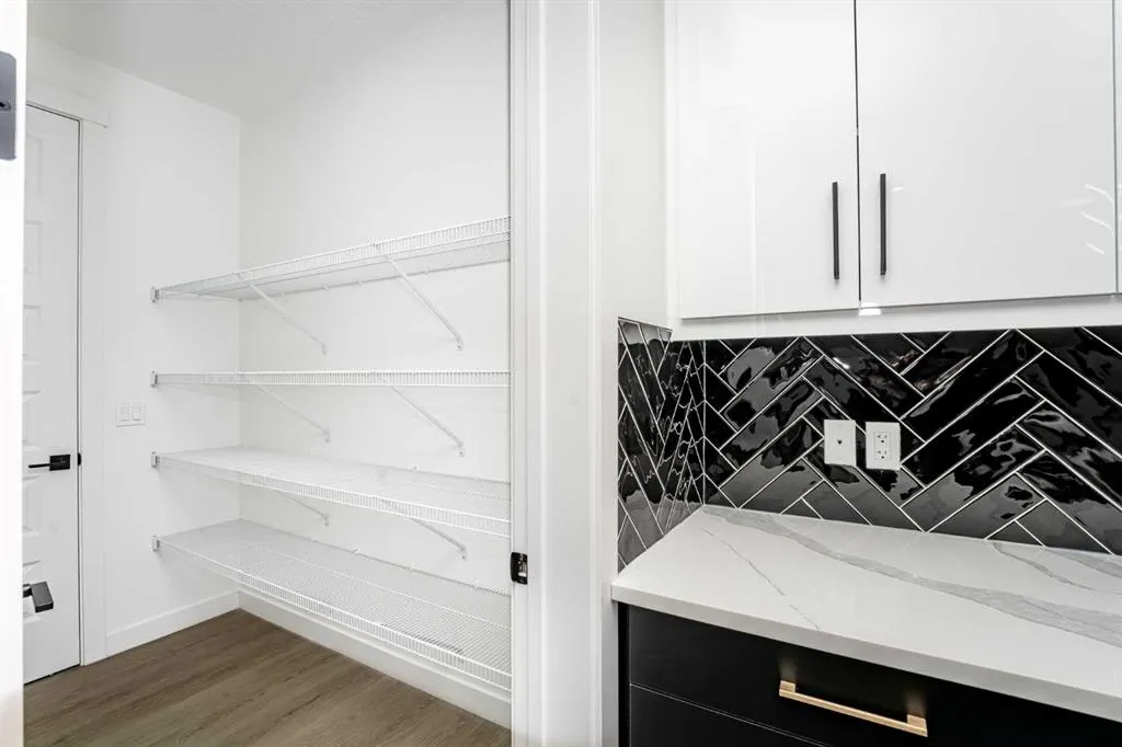 182 Lakewood Crescent