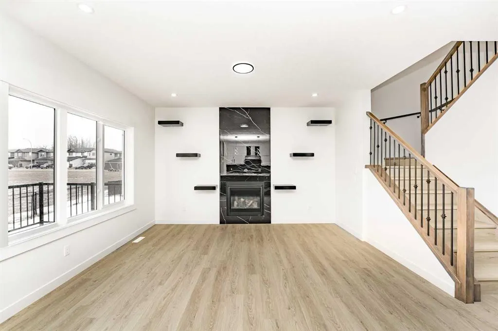 182 Lakewood Crescent