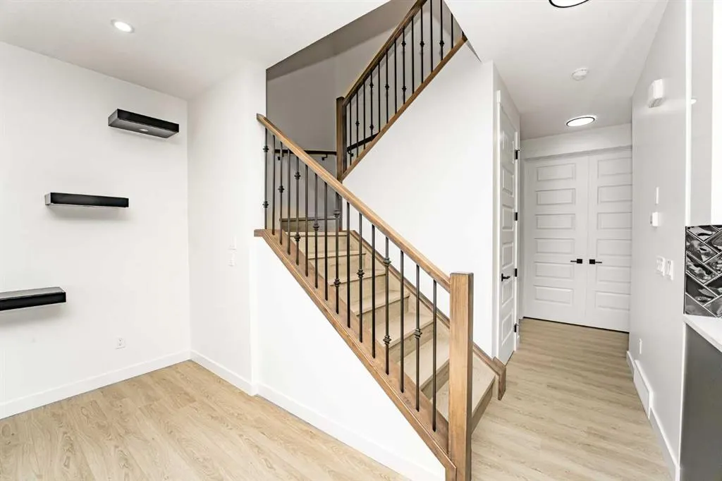 182 Lakewood Crescent