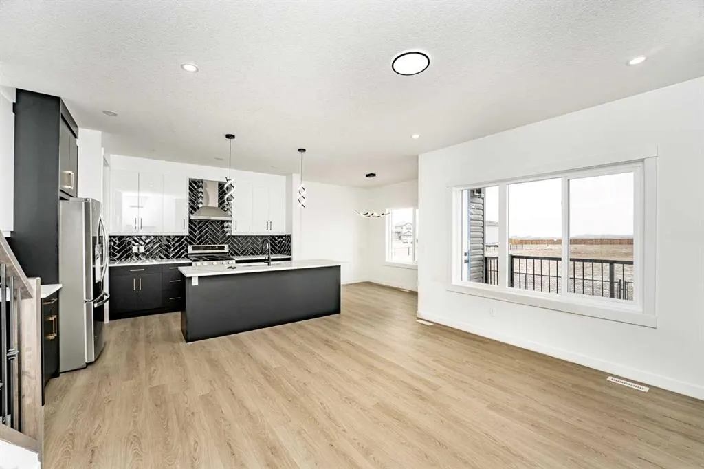 182 Lakewood Crescent