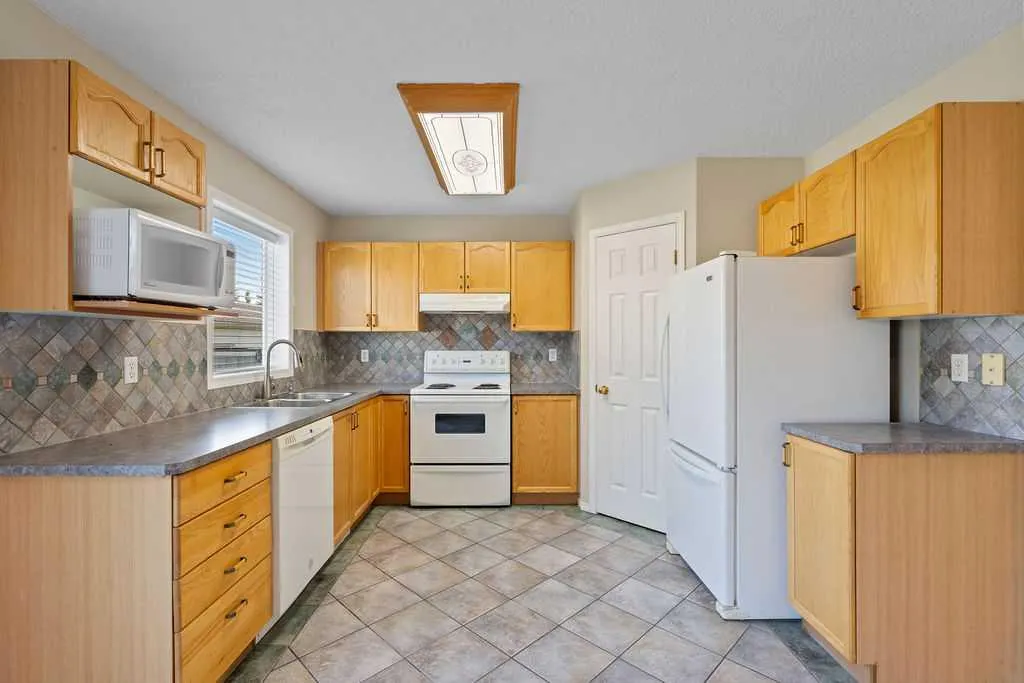 17 Coville Gardens NE