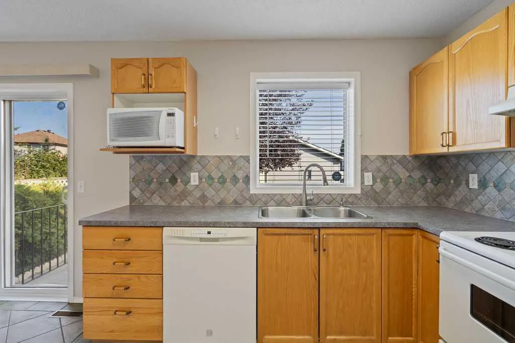 17 Coville Gardens NE