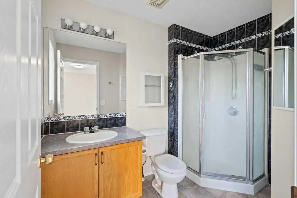 17 Coville Gardens NE