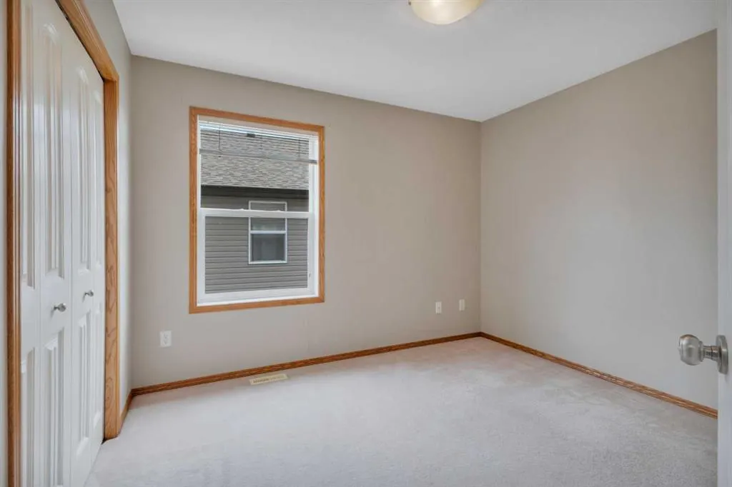 6407 60 Street Close