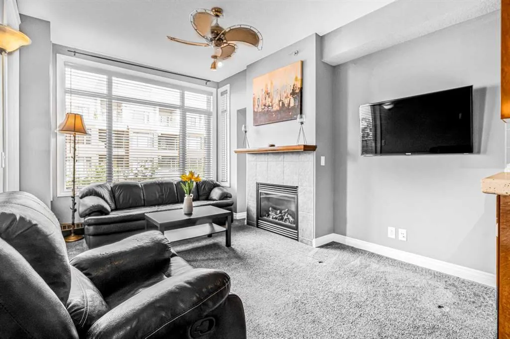 930 Centre Avenue NE, #422
