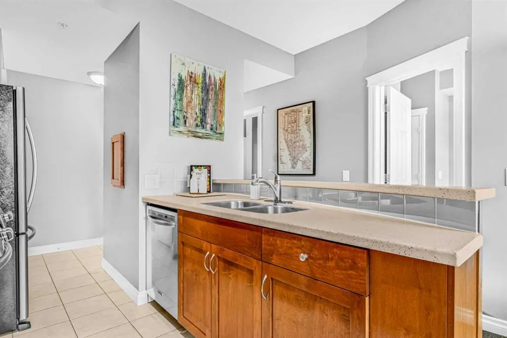 930 Centre Avenue NE, #422