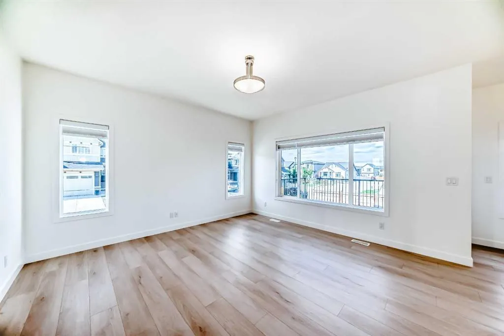 99 Lawrence Green SE