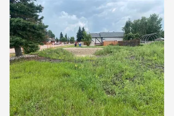 603 McCulloch Crescent