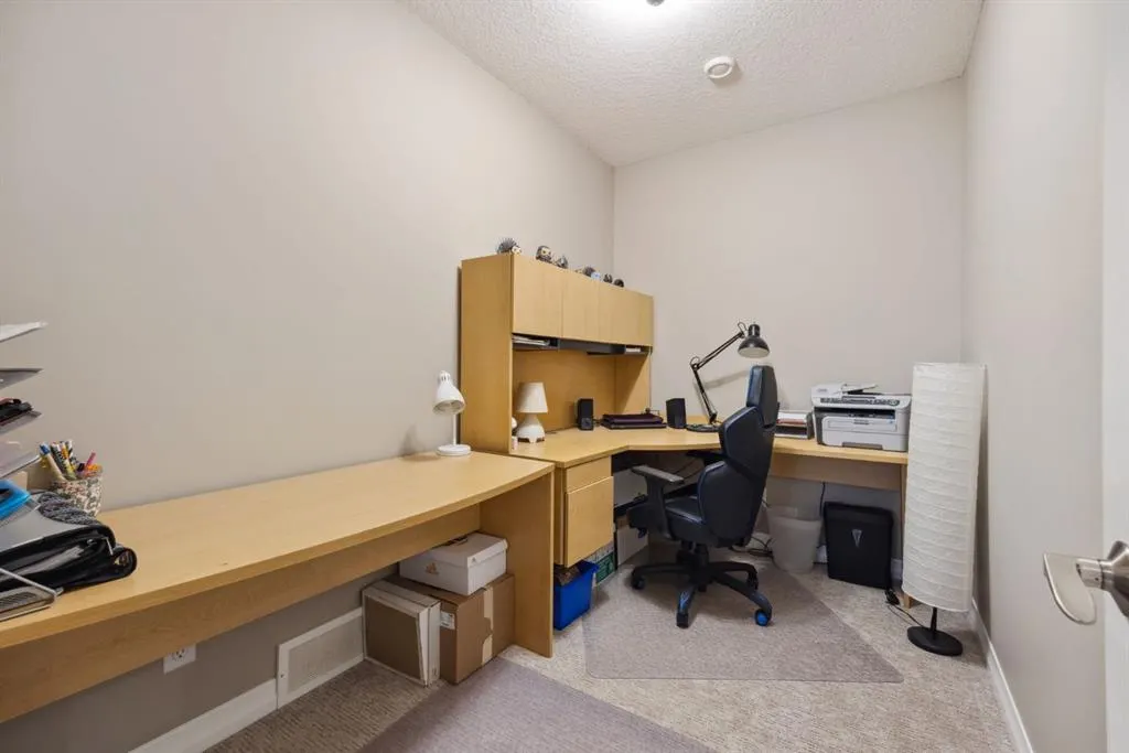 250 Evansglen Drive NW