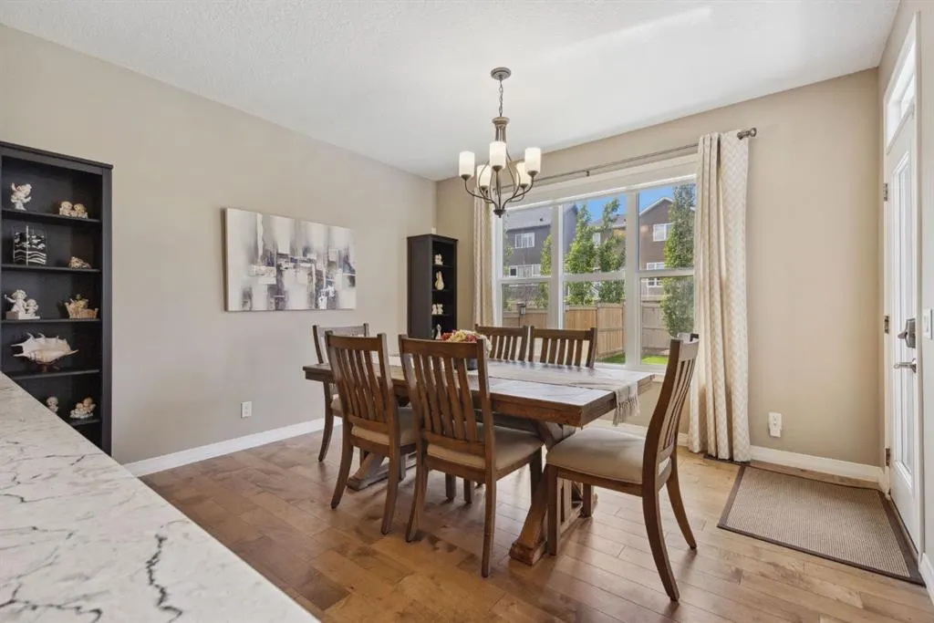 250 Evansglen Drive NW
