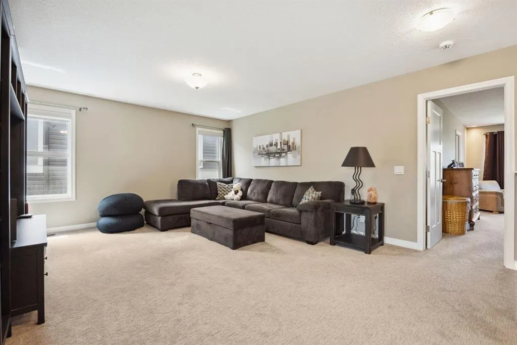 250 Evansglen Drive NW