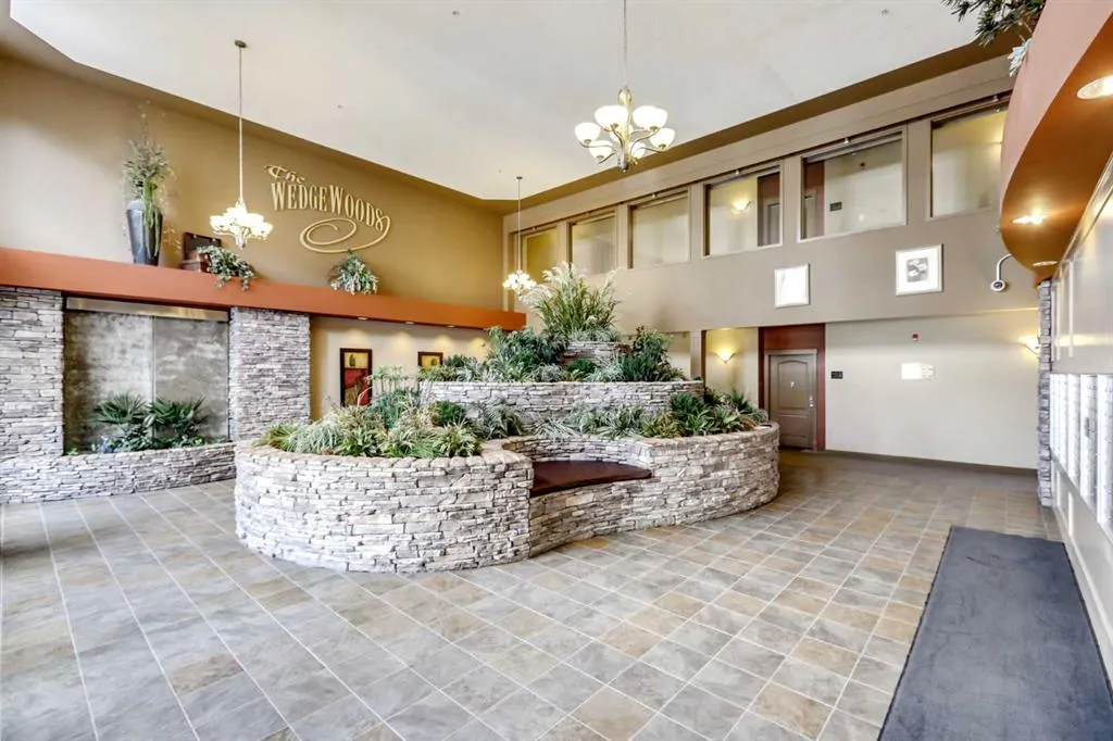 10 Discovery Ridge Close SW, #534