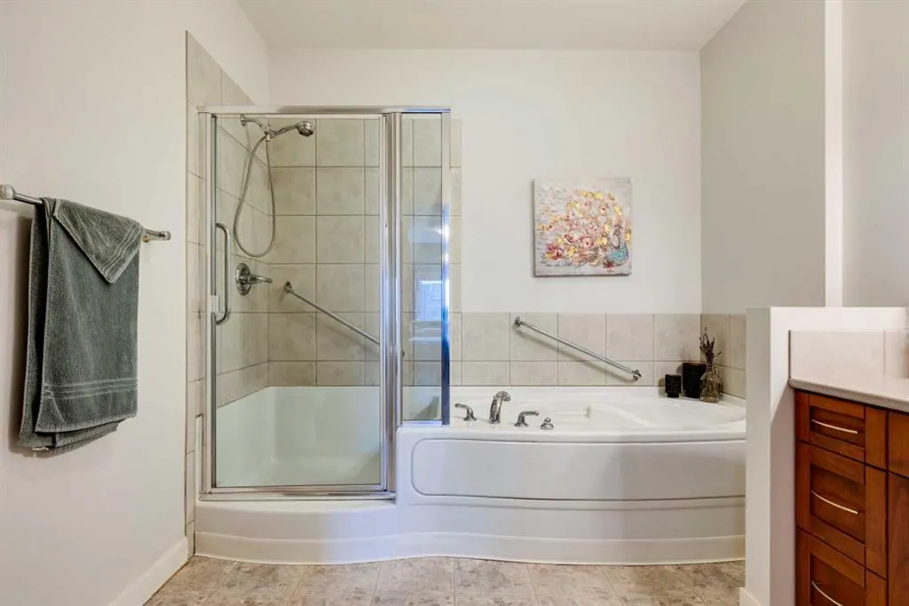 10 Discovery Ridge Close SW, #534